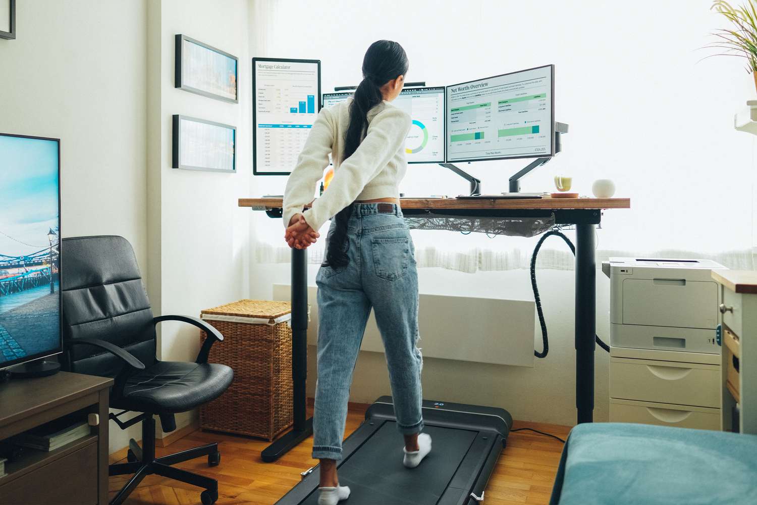 https://www.evoluerfitness.com/wp-content/uploads/2025/06/071823-Desk-Treadmill-c5ce6e77ac274c9ca218d4322454a35c.jpg